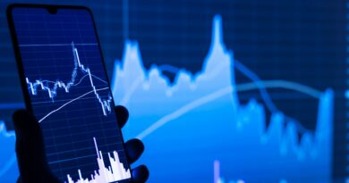 Investor analyzing stock market data for options trading in India mistakes to avoid.