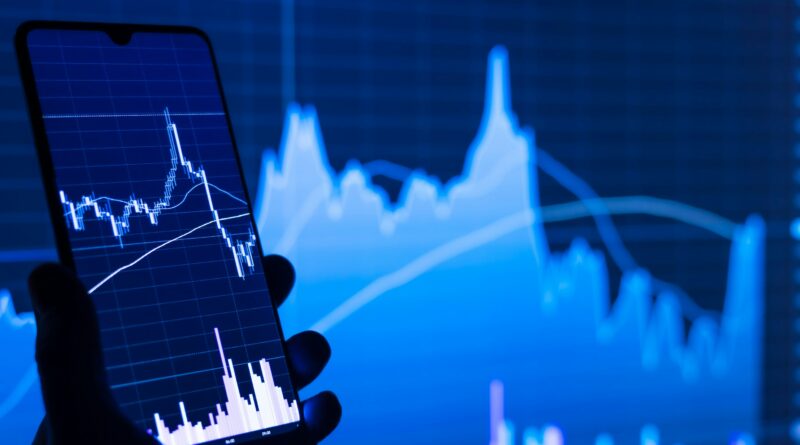 Investor analyzing stock market data for options trading in India mistakes to avoid.